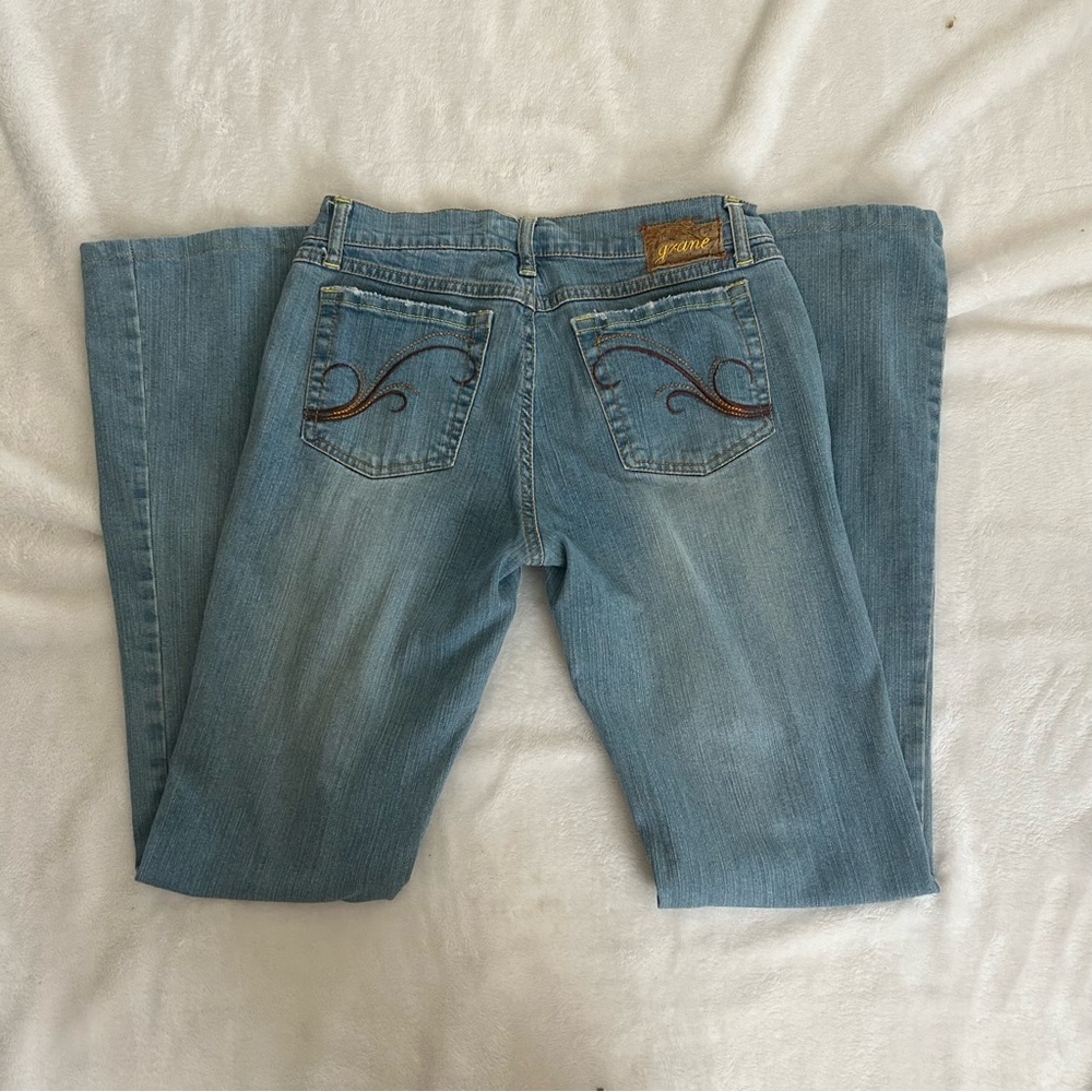 adorable low rise lightwash 90s brand flare jeans!!!